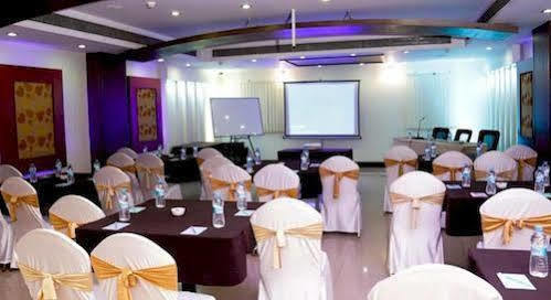 העיר בנגלור Hotel Abhimaani Vasathi, Rajajinagar מראה חיצוני תמונה